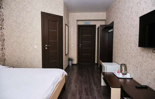 Гостиница Алмаз Новокузнецк 1 номер Полулюкс + диван (душ)-3