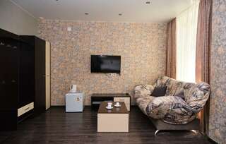 Гостиница Алмаз Новокузнецк Номер полулюкс улучшенный с 1 двуспальной кроватью-2