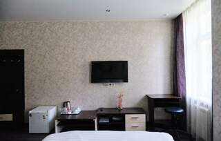 Гостиница Алмаз Новокузнецк Номер комфорт с 1 двуспальной кроватью-3